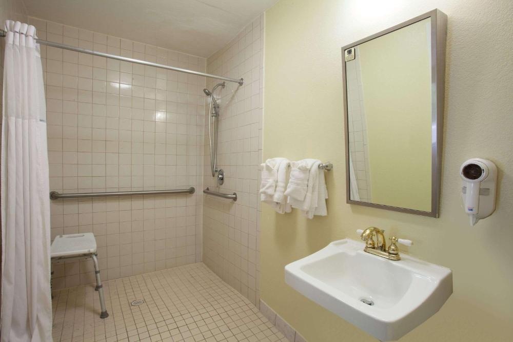 Days Inn by Wyndham Daytona Beach Speedway